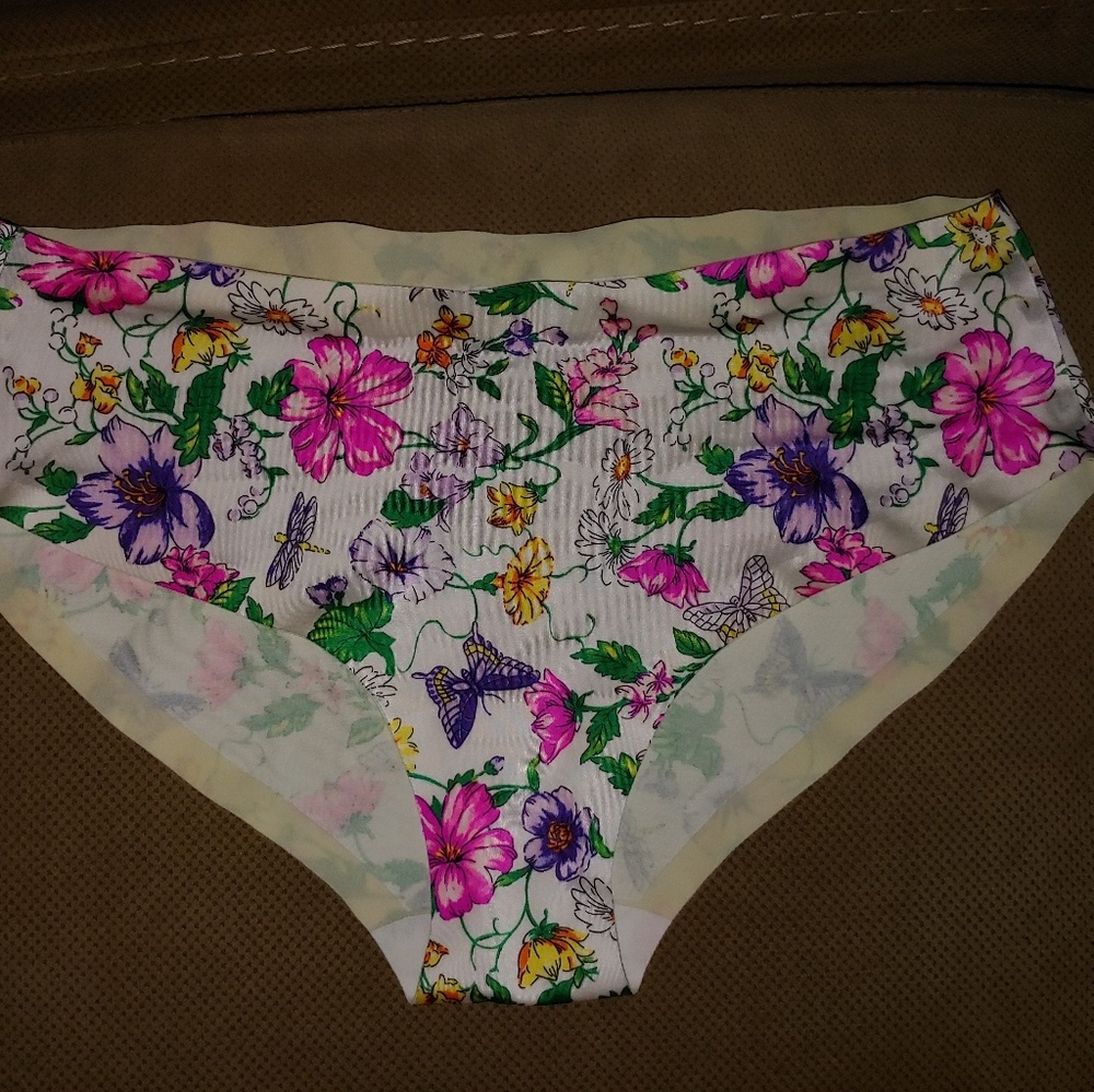 VS Hiphugger pantie. Size Med